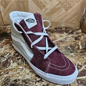 Brand New Vans women's Off The Wall skateboard fashion hi-top shoes size 9.5